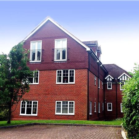 St Raphael House, City Centre Charming Apartments Basingstoke Exterior photo