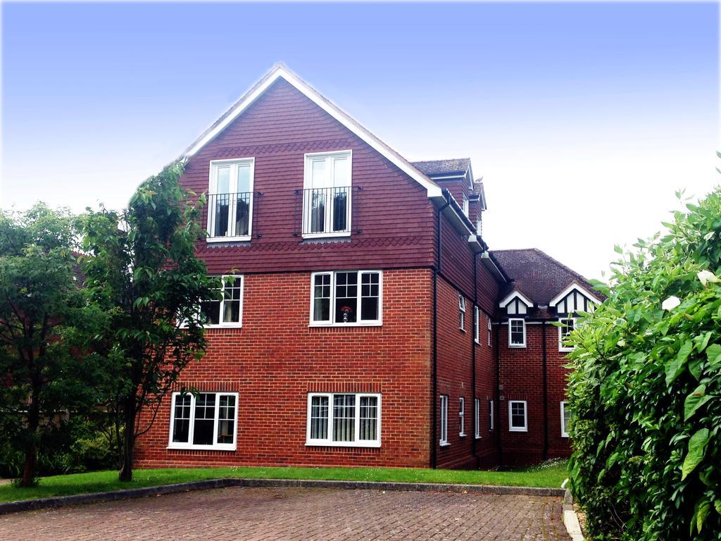 St Raphael House, City Centre Charming Apartments Basingstoke Exterior photo